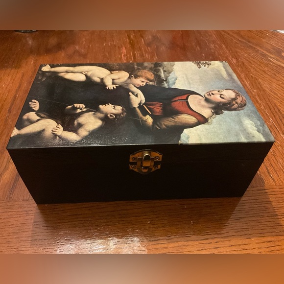 Raphael’s-The Virgin And Child… Beautifully Handmade Gold Hardware Trinket Box! - Picture 2 of 16